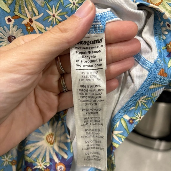 Patagonia Capilene Silkweight floral rashguard top - Picture 5 of 6